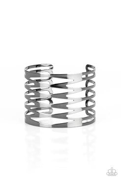 Paparazzi Keep Them On Edge - Black