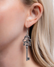Load image into Gallery viewer, Paparazzi Château Chic - Silver
