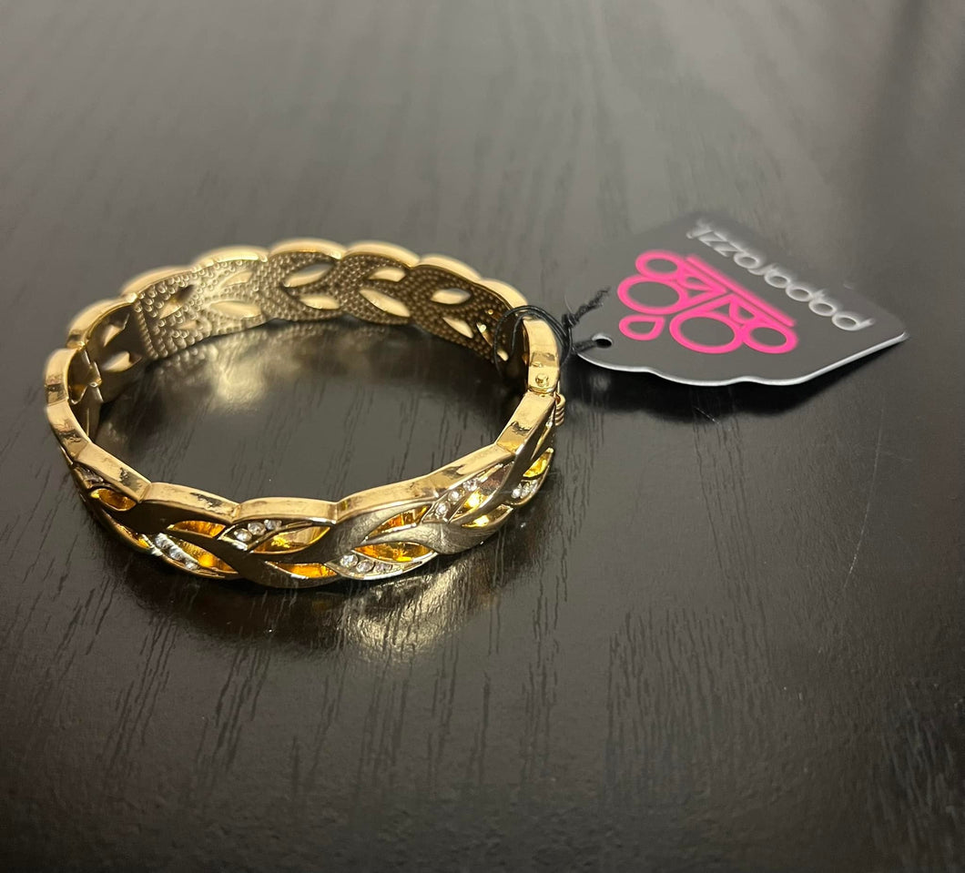 Paparazzi Editor In Leaf - Gold