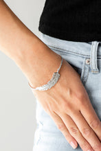 Load image into Gallery viewer, Paparazzi How Do You Like This Feather? - Silver

