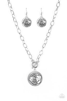 Beautifully Belle - Silver - VENDOR _NAME - Sassy Sparkles $5 Jewelry