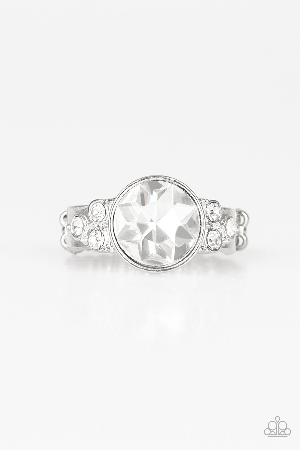 Paparazzi Poshly Pampered - White
