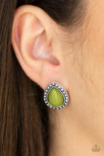 Load image into Gallery viewer, Paprazzi Boldly Beaded - Green - VENDOR _NAME - Sassy Sparkles $5 Jewelry
