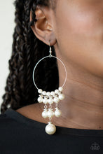 Load image into Gallery viewer, Working The Room - White freeshipping - Sassy Sparkles $5 Jewelry
