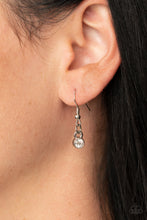 Load image into Gallery viewer, Paparazzi Total Head-Turner - White
