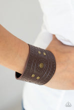 Load image into Gallery viewer, Paparazzi Orange County - Brass freeshipping - Sassy Sparkles $5 Jewelry
