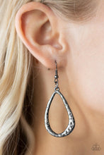 Load image into Gallery viewer, Paparazzi Relic Renaissance - Black - VENDOR _NAME - Sassy Sparkles $5 Jewelry
