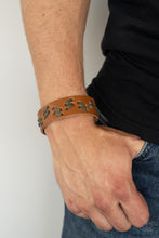 Load image into Gallery viewer, Paparazzi Suburban Wrangler - Green
