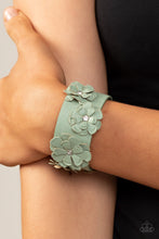 Load image into Gallery viewer, Paparazzi What Do You Pro-Posies - Green
