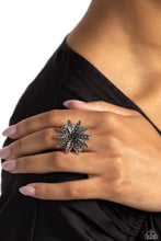 Load image into Gallery viewer, Paparazzi Sunflower Season - Green
